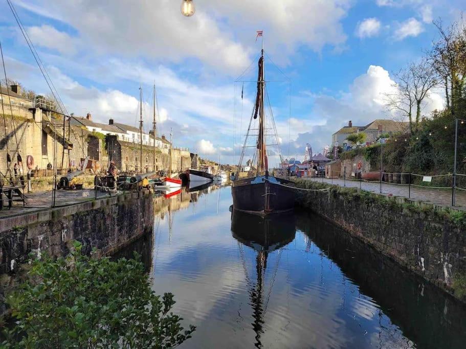 ホテル Stunning Yacht Sea Lion In Charlestown Harbour, Cornwall エクステリア 写真